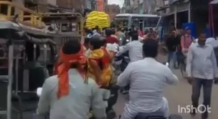 वारिसलीगंज: वारिसलीगंज में ओवरब्रिज बनने के बावजूद मुख्य बाजार से गुजर रहे मालवाहक वाहन, जाम लगने से लोग परेशान