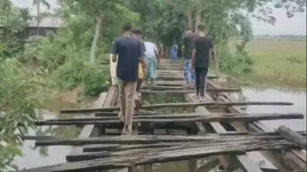 বৰক্ষেত্ৰী: কাপলাবড়িৰ মথাউৰিৰ পৰা কলপুতা,ৰংচৰ আদি ঠাইলৈ যোৱা মূল পথত থকা ভগ্ন দলঙেৰে বিপদসংকুল যাত্ৰা সহস্ৰাধিক ৰাইজৰ #jansamasya