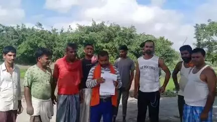 बैरिया: बथना पंचायत के वार्ड नंबर 1 में कचरा उठाओ नहीं होने से ग्रामीणों में आक्रोश किया प्रदर्शन #jansamsya