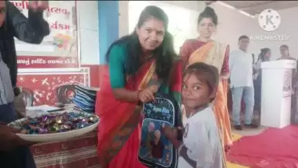 ડેડીયાપાડા: ડેડીયાપાડાની જરગામ અને ચીકદા ખાતે CMO સચિવાલયના અંડર સેક્રેટરી શ્રીમતી ઋજુતા ત્રિવેદી દ્વારા આદિવાસી બાળકોને શાળામાં નામ
