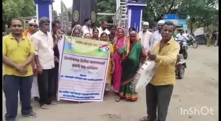 डॉ.बाबासाहेब आंबेडकर चौकात अपंग जनता दलाचे हलकीनाद आंदोलन