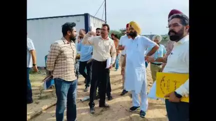 ਐਸਏਐਸ ਨਗਰ ਮੁਹਾਲੀ: ਮੁੰਡੀਆ ਵੱਲੋਂ ਗਮਾਡਾ ਸੀਗਾ ਸੜਕਾਂ ਤੇ ਕੰਮਕਾਜ ਵੀ ਢਿੱਲ ਮੱਠ ਤੇ ਗੈਰ ਮਿਆਰਾ ਦਾ ਲਿਆ ਗਿਆ ਨੋਟਿਸ