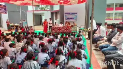મેઘરજ: કુંભેરા પ્રા.શાળા ખાતે જિ.શિક્ષણ સમતિના ચેરમેન ની અધ્યક્ષતા માં શાળા પ્રવેશોત્સવ અને કન્યા કેળવણી કાર્યક્રમ યોજાયો