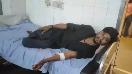 अकलेरा: अकलेरा रोड़ स्थित असनावर में बाइक सवार को दूसरी बाइक ने पीछे से मारी टक्कर, दो युवक घायल, जिला अस्पताल में भर्ती