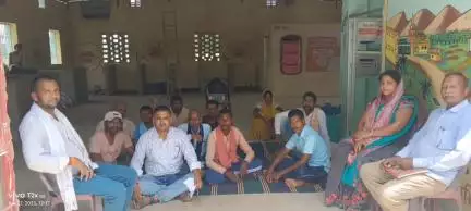सूरजगढ़: भगतपुर गांव स्थित डब्ल्यूपीयू में मुखिया ने स्वच्छता कर्मियों के साथ की बैठक