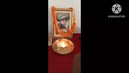 पथरगामा: पथरगामा महेश लिट्टी ग्राम के शहीद की 7वीं पुण्यतिथि पर पत्नी और ग्रामीणों ने दी श्रद्धांजलि