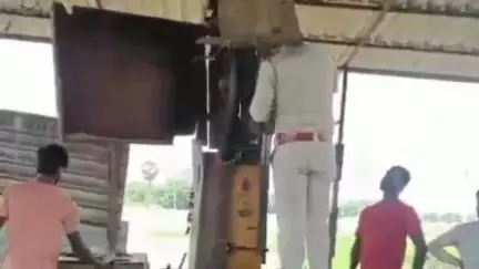 गायघाट: गायघाट और औराई में अवैध आरा मिल सील, वन विभाग की टीम ने की छापेमारी