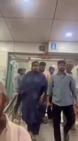 సంగారెడ్డి: అనారోగ్యం కారణంగా చికిత్స పొందుతున్న మాణెమ్మ ను పరామర్శించిన  వైద్య ఆరోగ్య మంత్రి దామోదర్ రాజనర్సింహ కూతురు త్రిష
