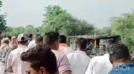 थांदला: थांदला के पास नोगांवा में ट्रक से कुचलकर बाइक सवार एक युवक की हुई मौत, एक अन्य गंभीर रूप से हुआ घायल