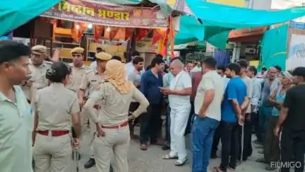 सुजानगढ़: सालासर में प्रशासनिक अधिकारियों ने दुकानों के बाहर रखा सामान अंदर रखने का किया आदेश