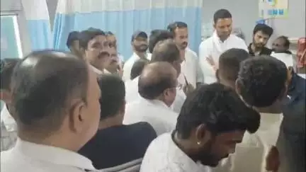खंडवा नगर: पूर्व कैबिनेट मंत्री सचिन यादव ने जिला अस्पताल में भर्ती नगर निगम के नेता प्रतिपक्ष से की मुलाकात, हादसे में हुए थे घायल
