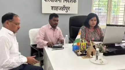 शाहजहांपुर: मुख्य विकास अधिकारी ने जनपद की विभिन्न योजनाओं को लेकर वीडियो कॉन्फ्रेंसिंग के जरिए की समीक्षा बैठक