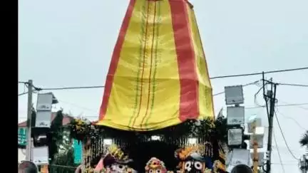 কাশীপুর: কাশীপুরের রথযাত্রায় মানুষের ঢল,বৃষ্টি উপেক্ষা করে অগুনিত ভক্তের সাথে রথের দড়ি টানলেন TMC-র রাজ্য সম্পাদক