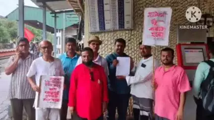 মগরাহাট ২: ধামুয়া রেল স্টেশনের  উচ্চতা বৃদ্ধি ও শৌচাগার পরিষ্কার পরিচ্ছন্ন ও যাত্রী শেড নির্মাণ করার জন্য গণস্বাক্ষর অভিযান