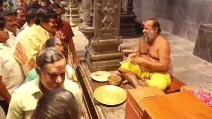 சிவகாசி: புதுக்கோட்டை கிராமத்தில் பிரஸ்தி பெற்ற ஸ்ரீ மாதா புவனேஸ்வரி  கும்பாபிஷே விழாவில் கலந்து கொண்ட முன்னாள் அமைச்சர் கே டி ராஜேந்திர பாலாஜி
