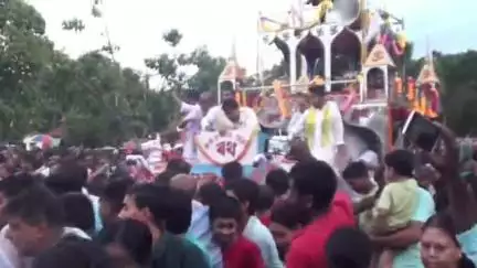 সৃজনগ্ৰাম: অভয়াপুৰী শ্ৰীশ্ৰী গণেশ মন্দিৰত প্ৰভূ জগন্নাথৰ ৰথাযাত্ৰা উলিওৱা হয়, প্ৰভূ জগন্নাথৰ ৰথযাত্ৰাত হাজাৰ হাজাৰ ভক্তই অংশগ্ৰহণ