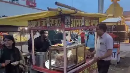 देवास: देवास में नगर निगम की टीम ने सड़क सुरक्षा सप्ताह के तहत अस्थाई अतिक्रमण हटाया