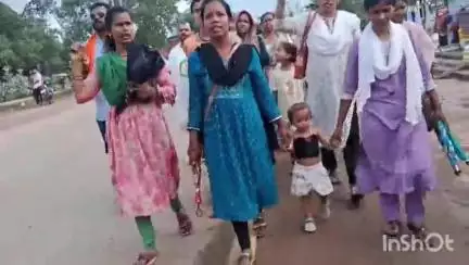 फरसगांव: अपनी मांगों को लेकर सफाई कर्मी राजधानी तक करेंगे पैदल यात्रा, फरसगांव में रात्रि विश्राम कर सुबह रायपुर के लिए रवाना