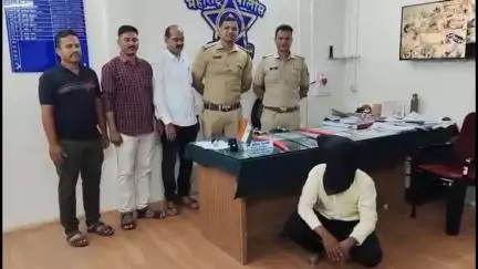 जालना: दोन धारदार तलवारीसह एका तरुणाला घेतलं ताब्यात; सदरबाजार पोलीस ठाण्याच्या डीबी पथकाची कारवाई