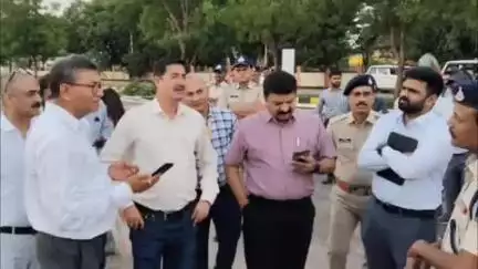 खंडवा: CM मोहन यादव के आगमन को लेकर कलेक्टर व SP ने कृषि मंडी क्षेत्र का किया निरीक्षण