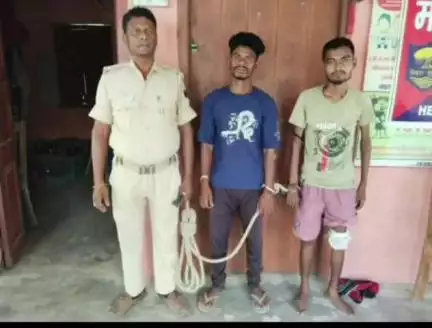 ग्वालपाड़ा: अरार में देसी शराब के साथ दो कारोबारी गिरफ्तार, बाइक ज़ब्त की गई