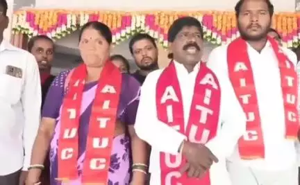 సంగారెడ్డి: పేదలందరికీ ఇళ్ల స్థలాలు ఇవ్వాలని కోరుతూ కలెక్టర్ కార్యాలయం ముందు AITUC ఆధ్వర్యంలో ధర్నా, అనంతరం వినతి పత్రం