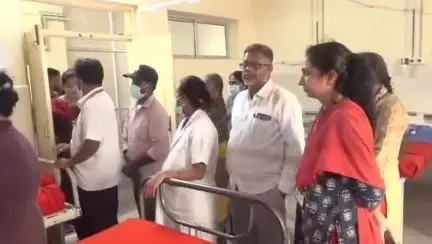 ಚಿತ್ರದುರ್ಗ: ಚಿತ್ರದುರ್ಗ ಜಿಲ್ಲಾ ಆಸ್ಪತ್ರೆಯ ಹಿರಿಯ ನಾಗರಿಕರ ವಾರ್ಡ್ ಗೆ ಎಸಿ ಮೆಹಬೂಬ್ ಜಿಲಾನಿ ಭೇಟಿ