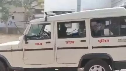 करेली: कार ने टक्कर मारी, पुलिस बता रही ट्रक: परिजनों का आरोप- राजनीतिक प्रभाव के कारण सच्चाई छिपा रही पुलिस