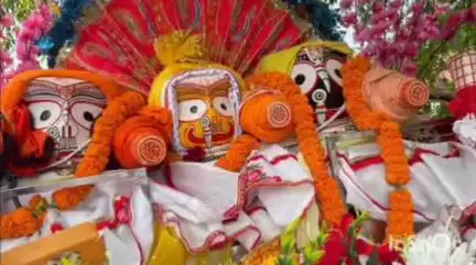 कटोरिया: जमदाहा ठाकुरबाड़ी से निकली रथ यात्रा, श्रद्धालुओं की उमड़ी भीड़