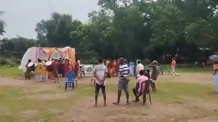 সাঁতুড়ি: খুঁটি পূজার মাধ্যমে কেটালডি সার্বজনীন দূর্গা পূজা কমিটির মন্ডপ নির্মাণের কাজ শুরু হলো।