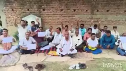 पालीगंज: पालीगंज में एसएफसी गोदाम के पास जन वितरण प्रणाली के दुकानदारों का एक दिवसीय धरना