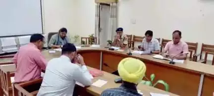 श्रीगंगानगर में जिला कलेक्टर ने जिला स्तरीय सड़क सुरक्षा समिति की बैठक में दिए निर्देश