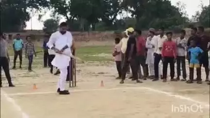 दातागंज: म्याऊं में क्रिकेट टूर्नामेंट का शुभारंभ दातागंज ब्लॉक प्रमुख अतेंद्र विक्रम सिंह ने किया