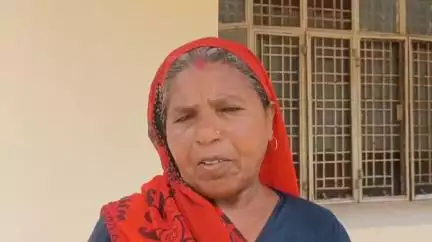 माधौगढ़: धरमपुरा गांव की बुजुर्ग महिला ने उपजिलाधिकारी को शिकायती पत्र दिया, चाचा के लड़के जबरन कर रहे हैं जमीन पर कब्जा