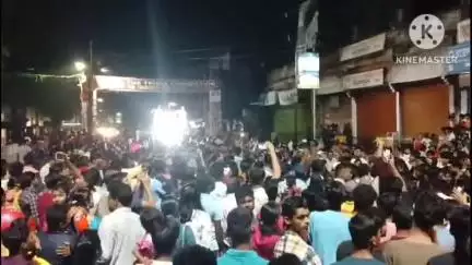 ঝাড়গ্রাম: প্রাচীন রীতি মেনে ঝাড়গ্রাম শহরের পাঁচমাথা মোড়ে রথযাত্রাকে ঘিরে কয়েক হাজার ভক্তের সমাগম, জেলা পুলিশের কড়া নজরদারি