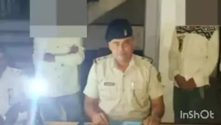चांद: थाना क्षेत्र से पुलिस ने 14.6 लीटर देसी शराब के साथ 2 अभियुक्तों को किया गिरफ्तार, पुलिस द्वारा की जा रही पूछताछ