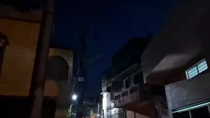 সিউড়ি ১: সিউড়ির ডাঙ্গাল পাড়াতে একাধিক গলিতে জ্বলছে না পথবাতি, অসুবিধায় পথ চলতি মানুষ
#jansamasya