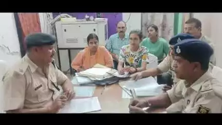 पताही: पताही थाना के सर्किल इंस्पेक्टर अनिल कुमार सिन्हा ने पुलिस पदाधिकारियों के साथ बैठक कर कांडों का किया रिव्यू