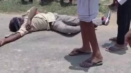 सवायजपुर: हरपालपुर क्षेत्र में ससुराल जा रहे बाइक चालक को अज्ञात वाहन ने मारी टक्कर, हालत गंभीर