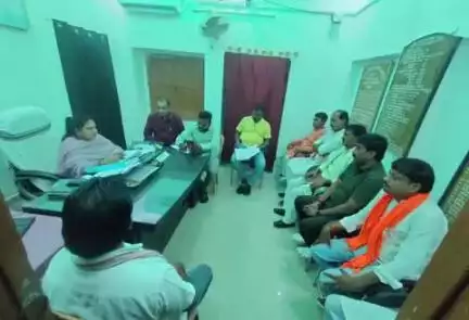 खड़गपुर: बीडीओ ने राजनीतिक दल के प्रखंड अध्यक्षों के साथ की बैठक