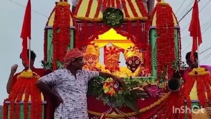 পোলবা-দাদপুর: পোলবা দাদপুর ব্লকের সুগন্ধা গ্রাম পঞ্চায়েতের অমরপুর শিব মন্দির এলাকায় মহা ধুমধামে পালিত হল রথযাত্রা উৎসব
