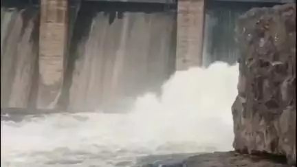 भुसावळ: हतनूर धरणाचे ८ दरवाजे अर्धा मीटरने उघडले; तापी नदीत १० हजार क्युसेक पाण्याचा विसर्ग !