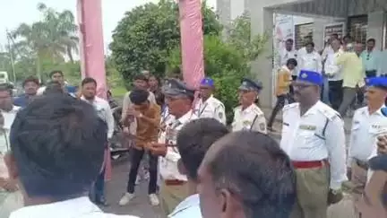 मुर्तीजापूर: सोनोरी रोडवरील कृपा मंगल कार्यालय येथे वंचित बहुजन आघाडीच्या राष्ट्रीय नेत्या अंजलीताई आंबेडकर यांची संवाद बैठक संपन्न