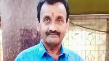 तखतपुर: ग्राम जोकि में पटवारी सुरेश कुमार मिश्रा ने अपनी बहन के फार्म हाउस में फांसी लगाकर आत्महत्या की, सुसाइड नोट भी लिखा