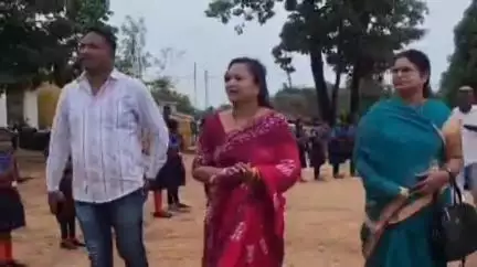 मानपुर विकासखंड के मदनवाड़ा में मनाया गया शाला प्रवेश उत्सव, जिला पंचायत अध्यक्ष नम्रता सिंह भी हुईं शामिल