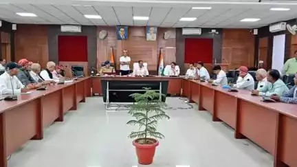 गौरीगंज: कलेक्ट्रेट में जिलाधिकारी ने समस्याओं के गुणवत्तापूर्ण निस्तारण हेतु प्राथमिकता के आधार पर दिए दिशा-निर्देश