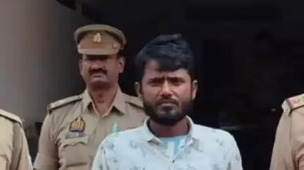 नौगढ़: मरवटिया मोड़ पुलिया के पास अवैध हथियार के साथ शातिर अपराधी धोनी को किया गया गिरफ्तार