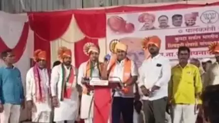 सेलू: हनुमान मंदिर हट्टा येथे पालकमंत्र्यांसह भाजपा पदाधिकाऱ्यांचा सन्मान सोहळा व ह.भ.प. निवृत्ती महाराज इंदुरीकर यांचे कीर्तन