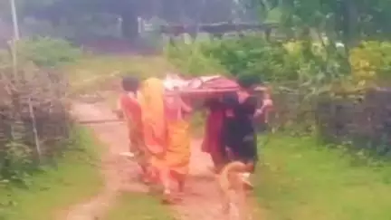 गोमिया: हरैयाडीह में महिला की बिगड़ी तबीयत, झुमरापहाड़ में एम्बुलेंस और चिकित्सीय सुविधा उपलब्ध नहीं