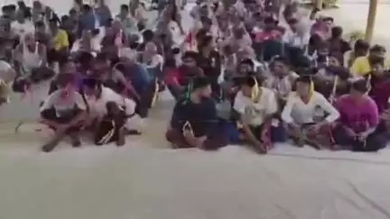 तिलहर: जिला कारागार में मानवाधिकार संगठन के पदाधिकारी ने बंदियों को वितरित किया आम